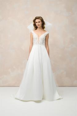 Brautfreundin-Brautboutique-Brautkleid-2026-Marylise-Mikadorock-mit-Taschen-und-Spitzenoberteil
