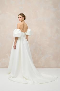Brautfreundin-Brautboutique-Moenchengladbach-Brautkleid-2026-The-Power-of-Love-Mikadoseidekleid-mit-Aermeln