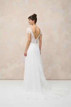 Brautfreundin-Brautboutique-Brautkleid-2026-Kiss-From-a-Rose-Schleppe