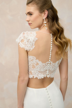 Brautfreundin-Brautboutique-Brautkleider-Kollektion-2026-Marylise-Be-my-Baby-leicht-fliessend-Rueckenansicht-nah