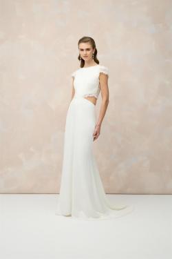 Brautfreundin-Brautboutique-Brautkleider-Kollektion-2026-Marylise-Be-my-Baby-leicht-fliessend-von-vorne-ganz