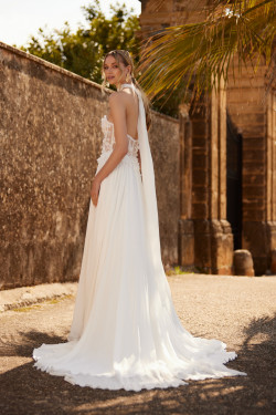 Brautfreundin-Brautboutique-Moenchengladbach-NRW-Brautkleid-2026-fliessender-Rock-mit-Corsage