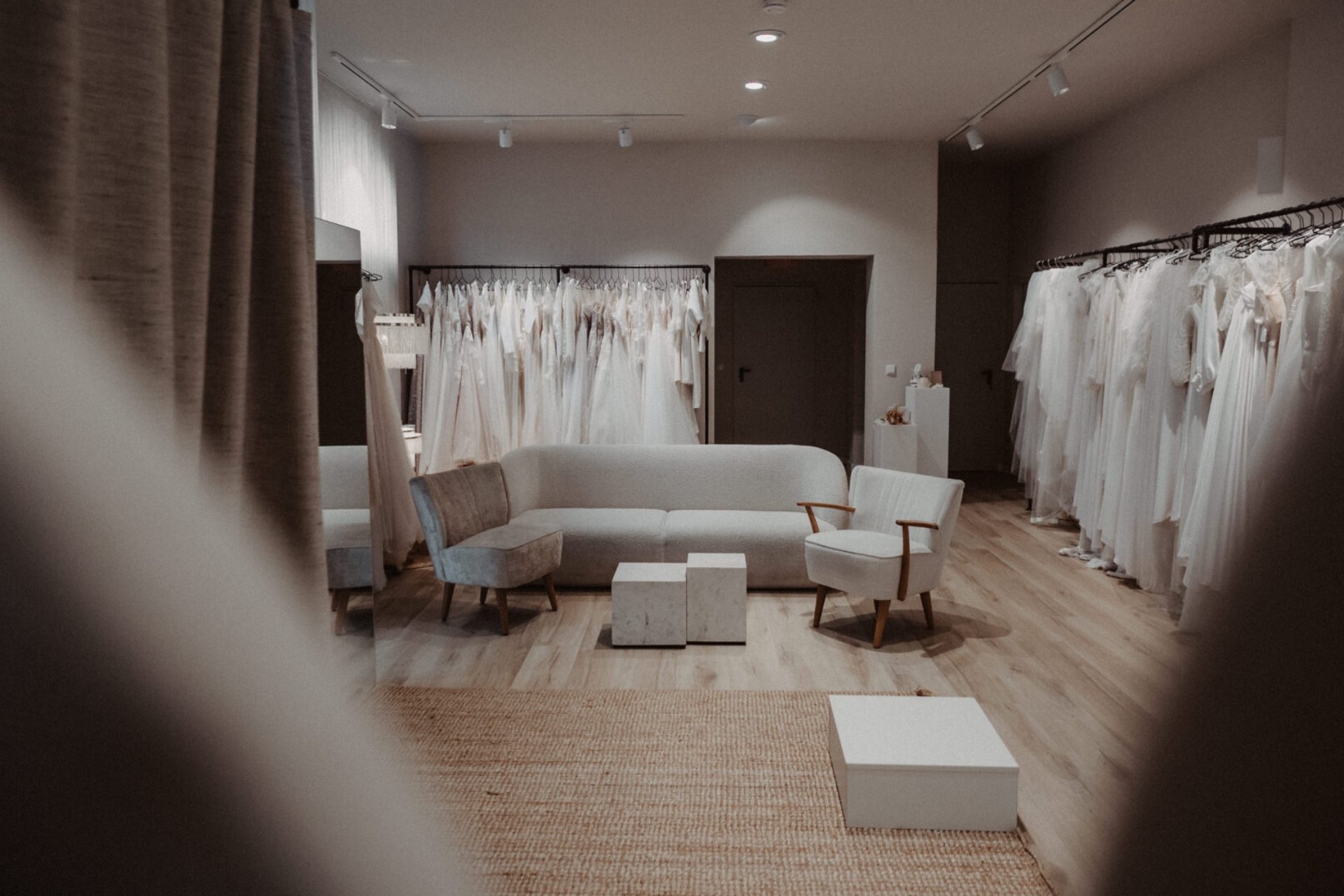 Brautfreundin-Brautboutique-Moenchengladbach-jede-Mittwoch-ist-Tag-der-offenen-Tuere-also-Walk-In-von-13_18_30h-img