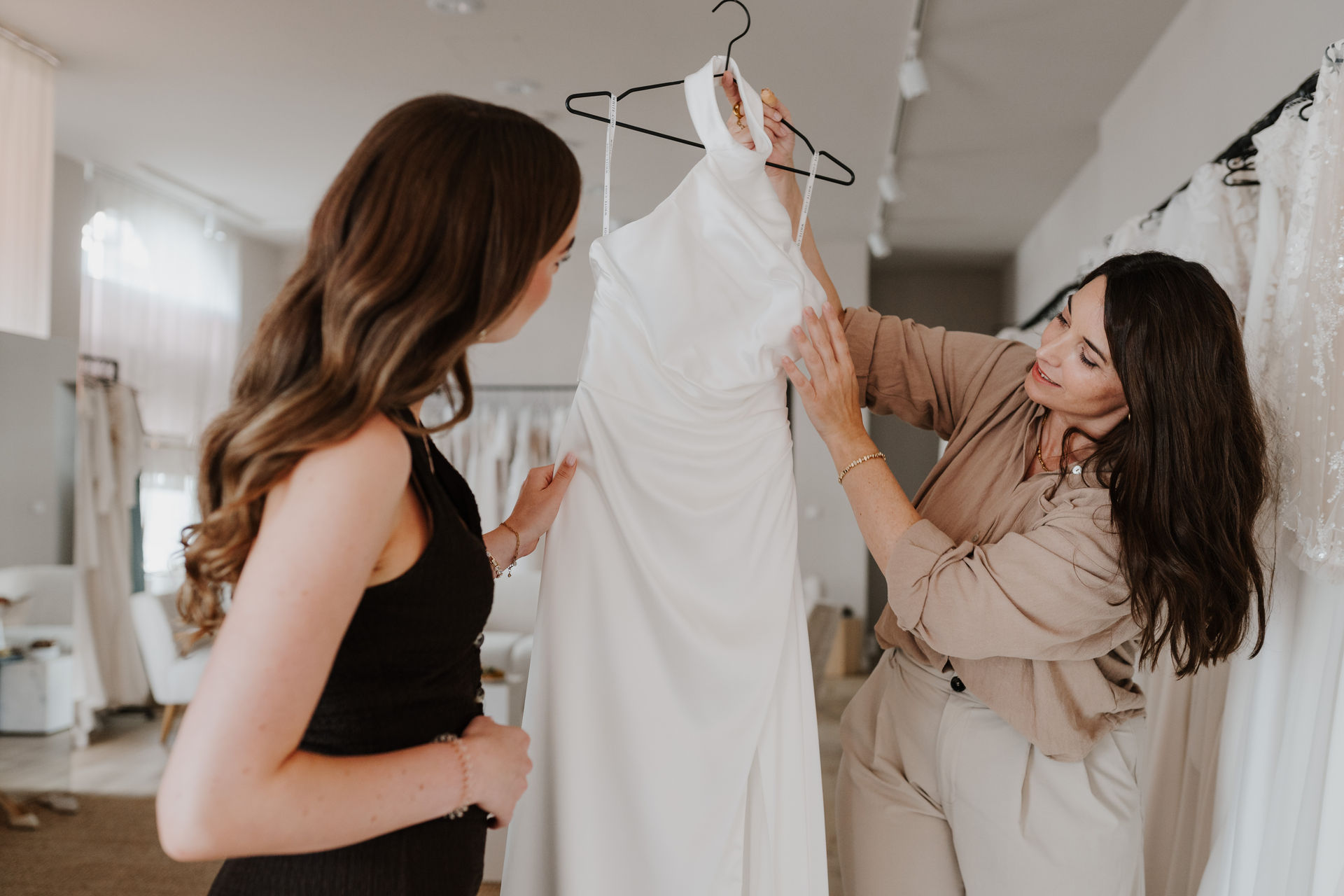 Brautfreundin Brautmode Mönchengladbach NRW Brautkleidsilhouetten 