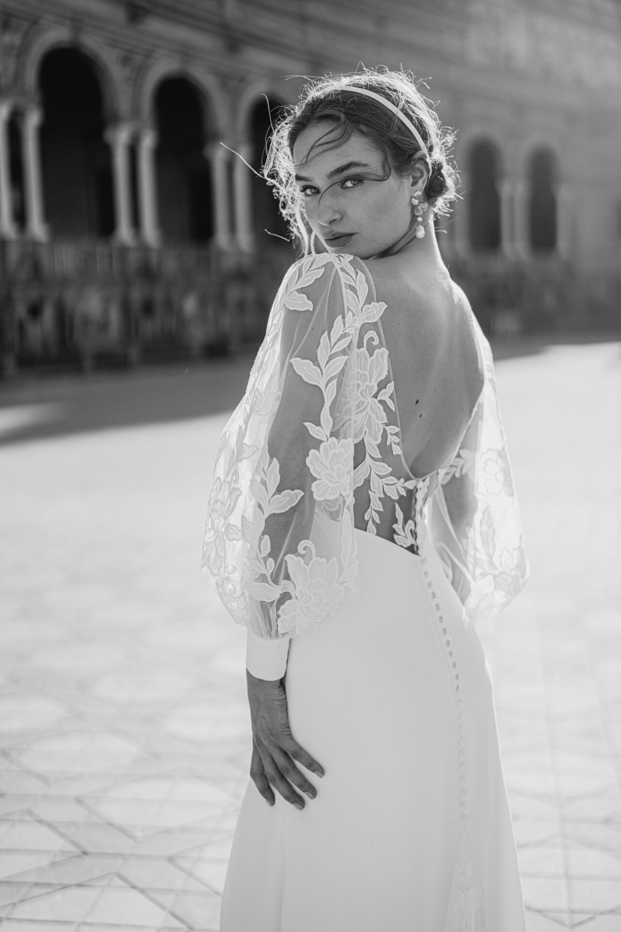 Brautfreundin Brautmode Mönchengladbach Fit&Flare Marylise Crepe Brautkleid mit langen Armen modern