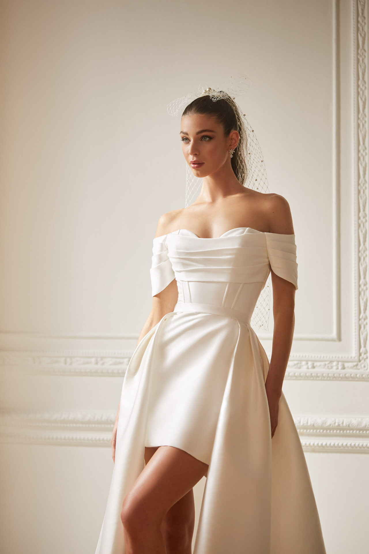 Brautfreundin Brautmode Mönchengladbach NRW kurzes Brautkleid Ellis mit Überrock