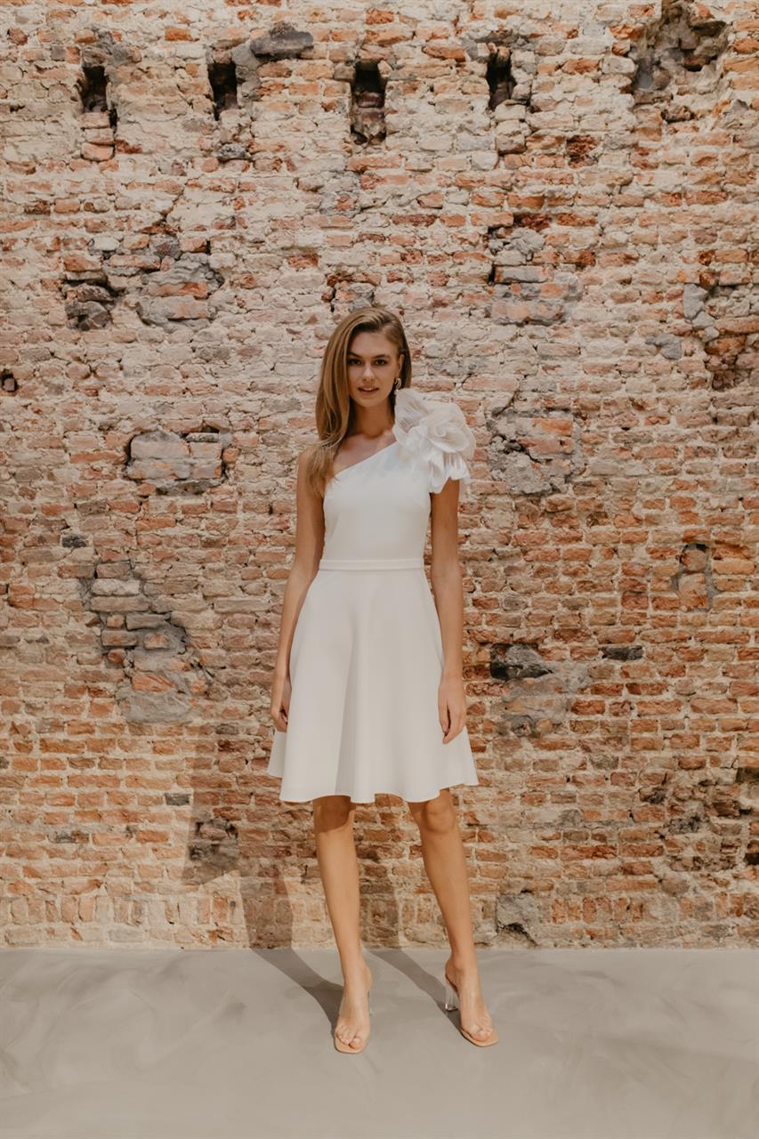 Brautfreundin Brautmode MÖnchengladbach NRW kurzes Standesamtkleid Marylise mit Blume