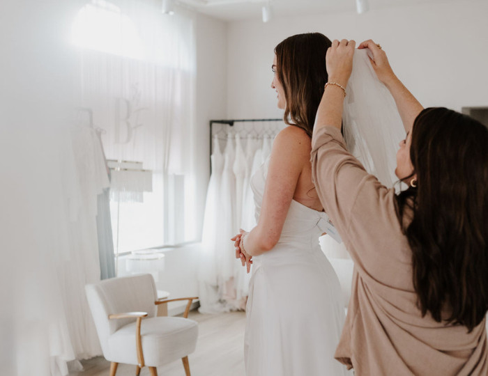 Brautfreundin Brautmodeboutique Mönchengladbach NRW Accessoire Anprobetermin