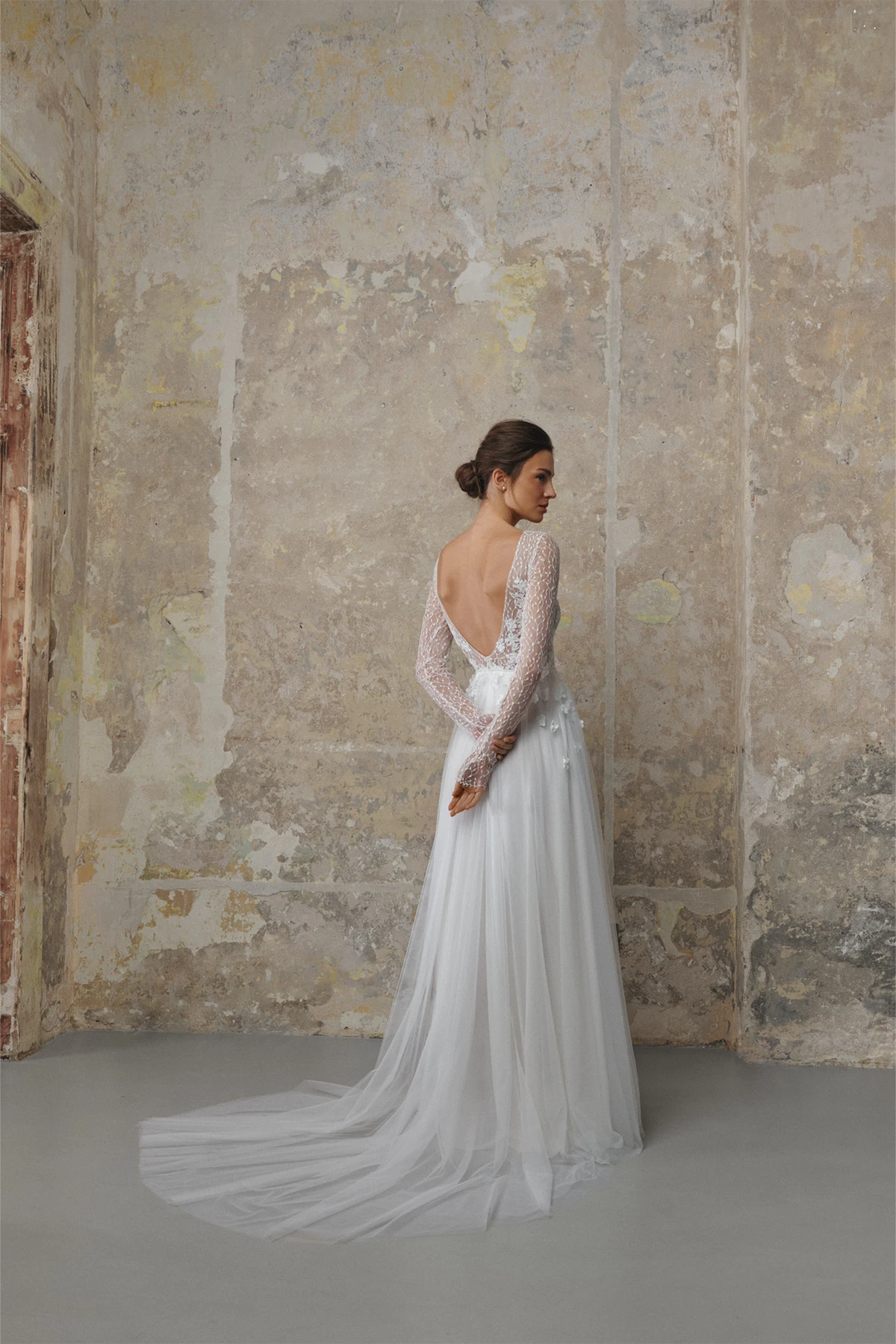 Anna Kara 2027 AVELINE Brautkleidstil Boho langer Arm tiefer Rücken Softtüll