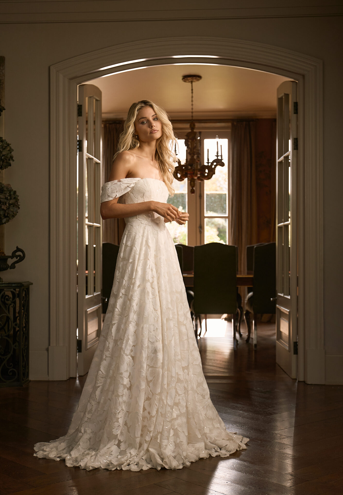 Brautkleid Romantisch Catherine Deane all over Spitze