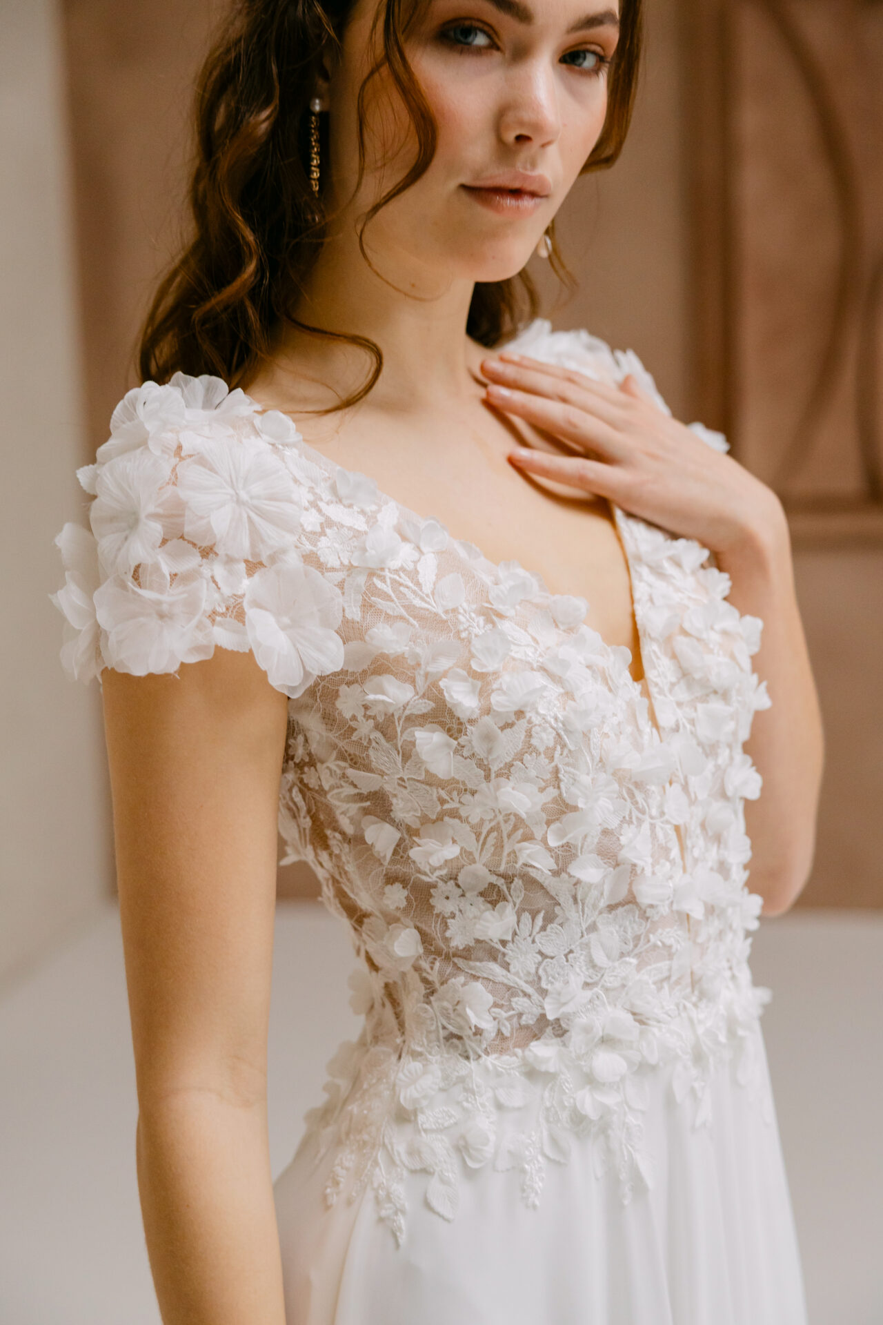 Marylise Brautkleid Boho 3D Blumen Oberteil mit Arm