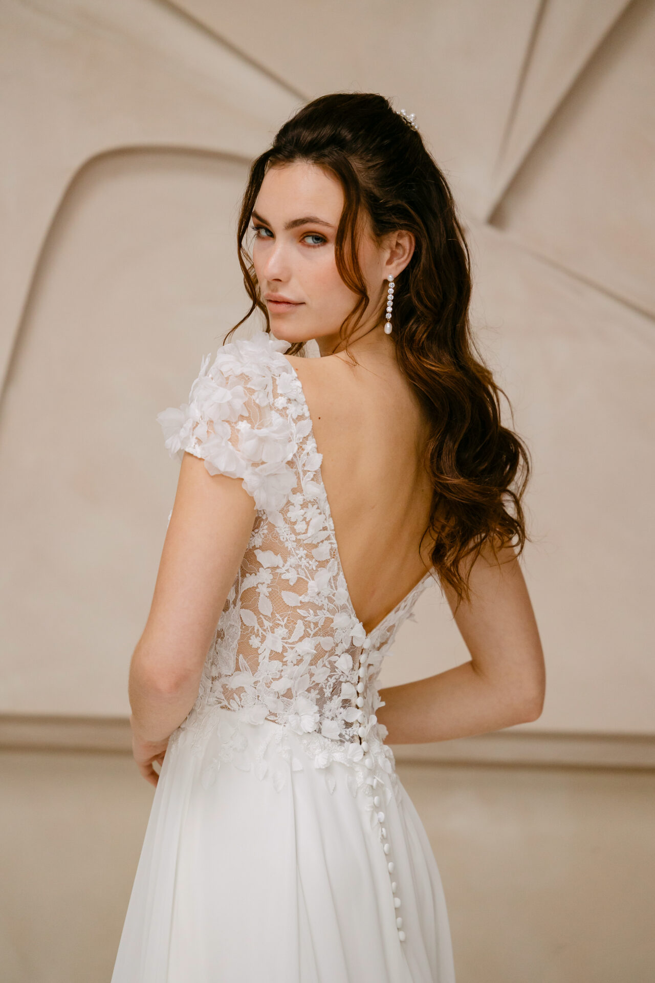 Marylise Brautkleid Rückenausschnitt 3D Blumen